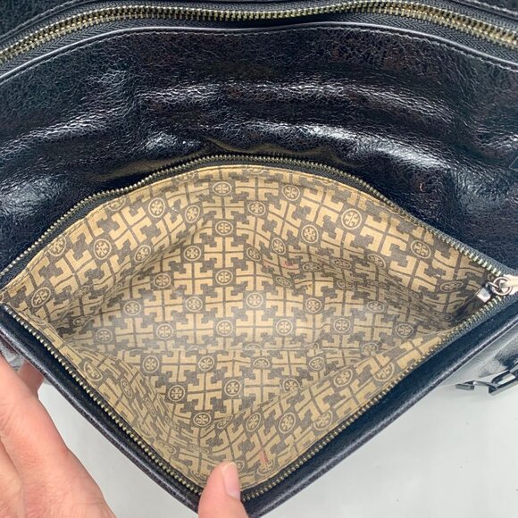 Tory Burch Black Patent Crinkle Bombe Reva Clutch - Picture 12 of 12